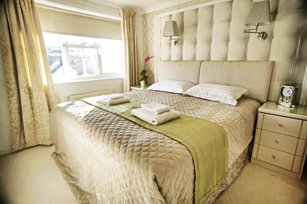 לינה וארוחת בוקר Newhaven House חדר תמונה